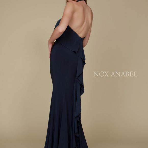 Sleeveless Long Evening Dress Q132 - Picture 2 of 3